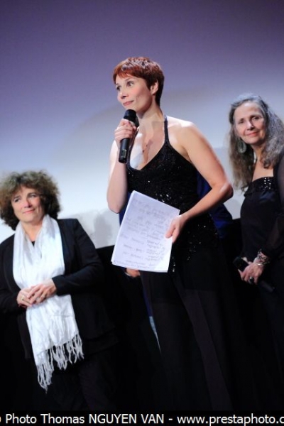 A gauche : Coline Serreau, présidente du Jury Longs métrages. A droite : Gabriele Brennen, Déléguée générale du festival